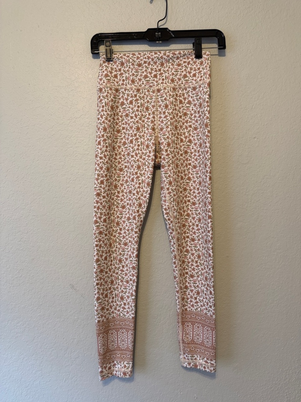 Kavala High-Rise Floral Print Leggings in Dusty Rose